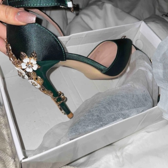 Green Satin High Heel Shoes Embellished Flowers Metal Gold Detail - Picture 9 of 16